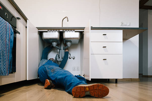 Professional Emergency Plumber technician working in Lackey, KY